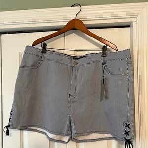 City Chic Women's Blue White Stripe Railroad Lace Detail Shorts NWT 24 #1841